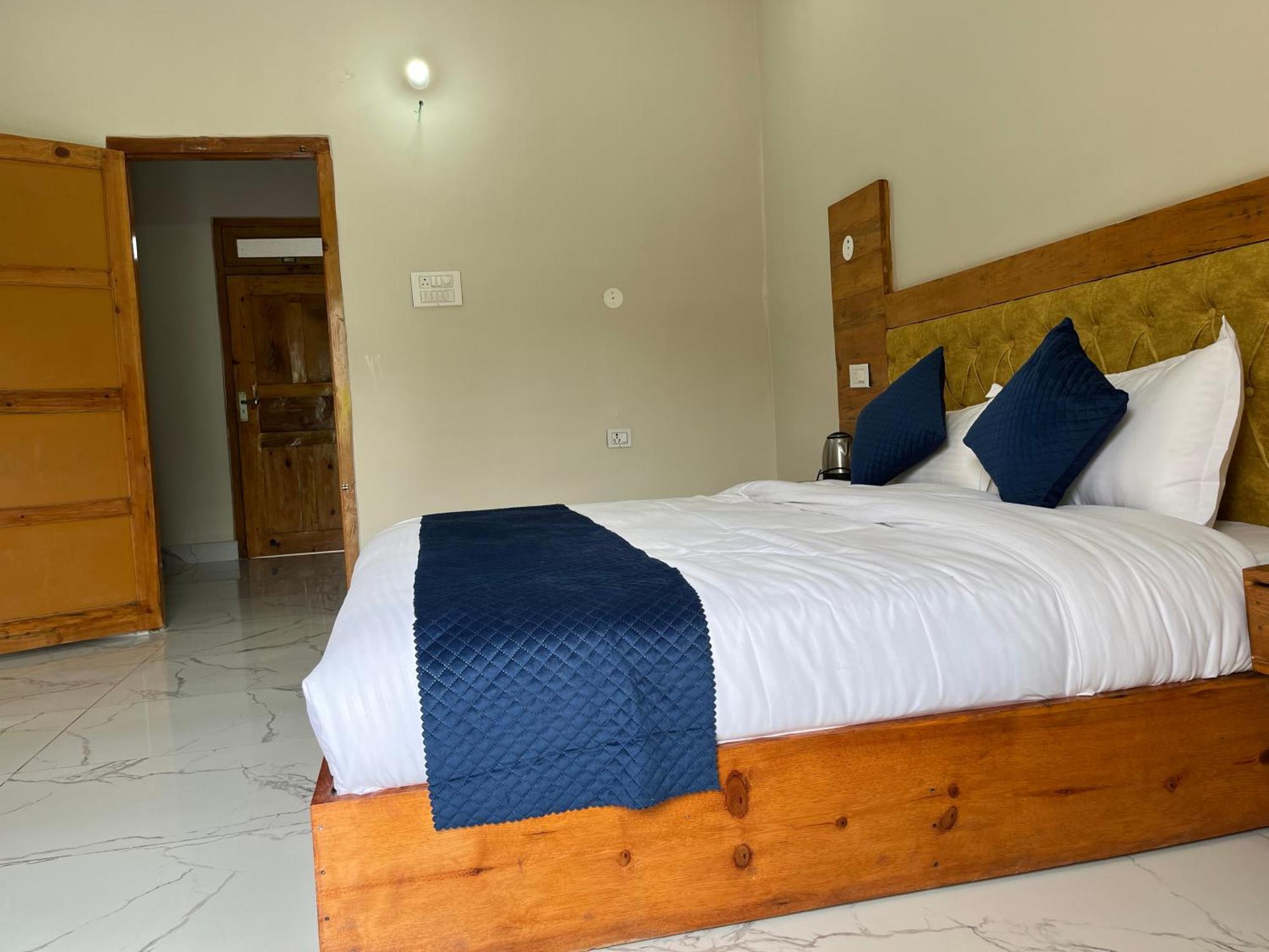 Himalayan Hill Top Resort Kanatal Exterior photo